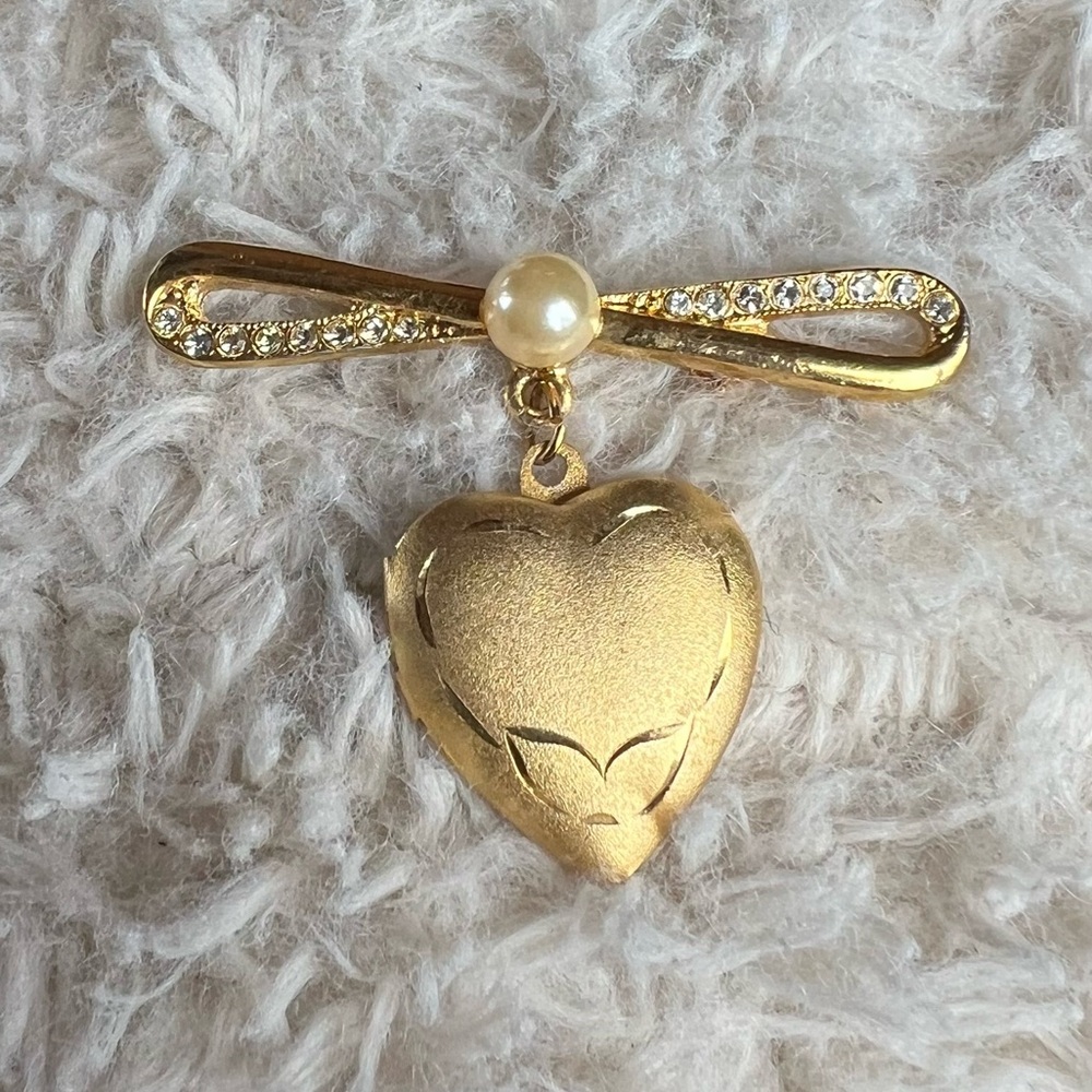 Gold Heart Locket Brooch - Picture 2 of 7